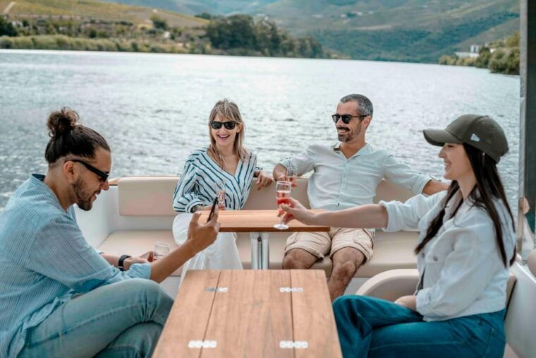 pinhao-private-electric-boat-tour-1h-wine-tasting-included