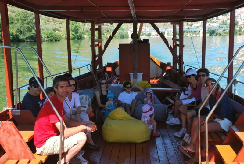 pinhao-private-rabelo-boat-tour-along-the-river-douro