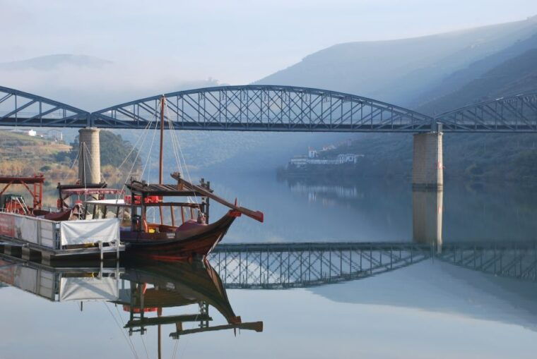 pinhao-private-rabelo-boat-tour-along-the-river-douro