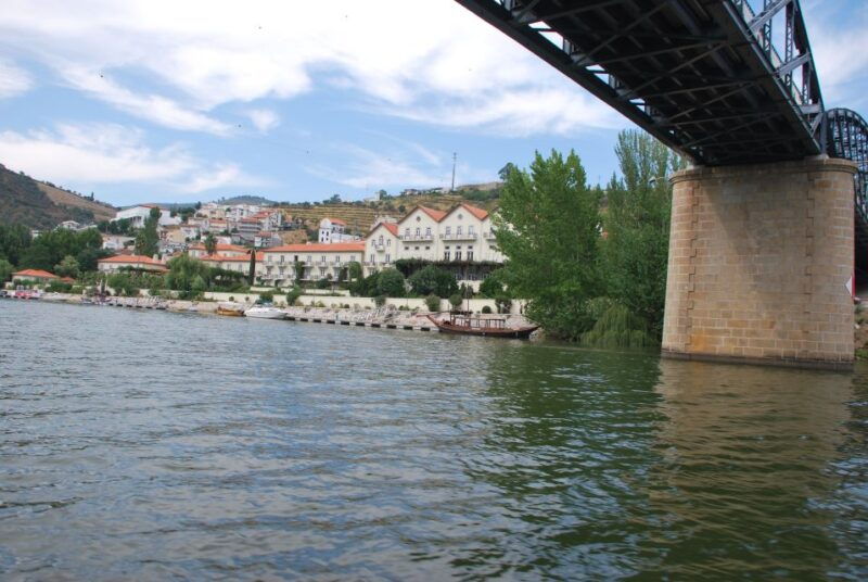 pinhao-rabelo-boat-1-hour-tour