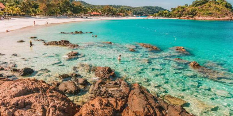 pink-beach-and-southeast-gili-islands-full-day-private-tour