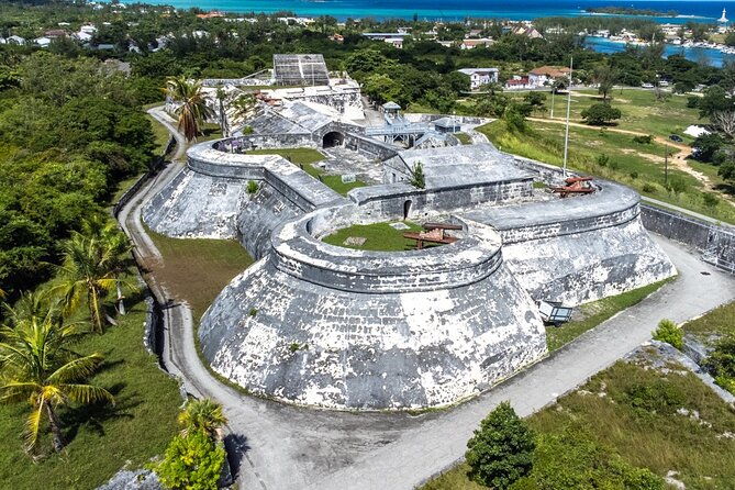 pirates-a-shore-adventure-queens-staircase-tour-nassau