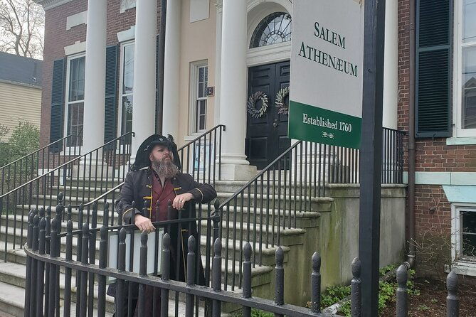 pirates-and-privateers-walking-tour-with-real-pirates-admission