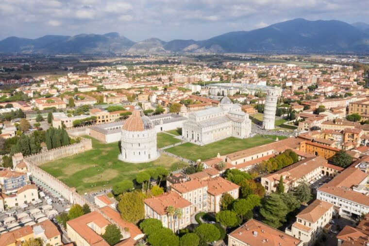 pisa-and-lucca-private-full-day-tour-by-deluxe-van