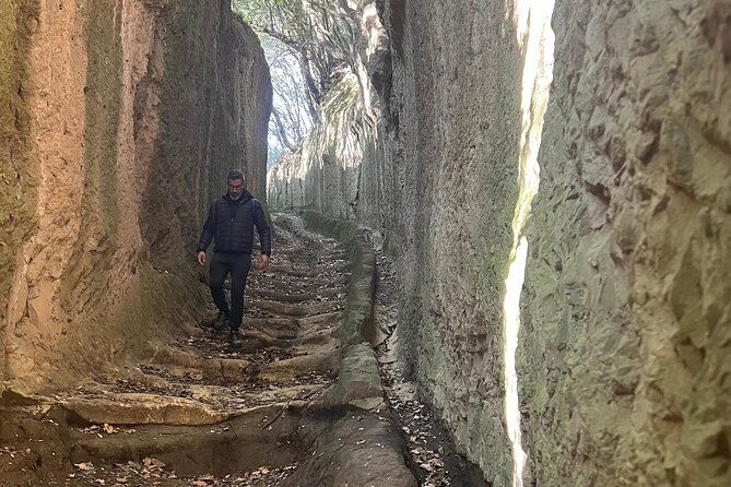 pitigliano-in-the-footstep-of-the-etruscan-hike-and-wine-tasting