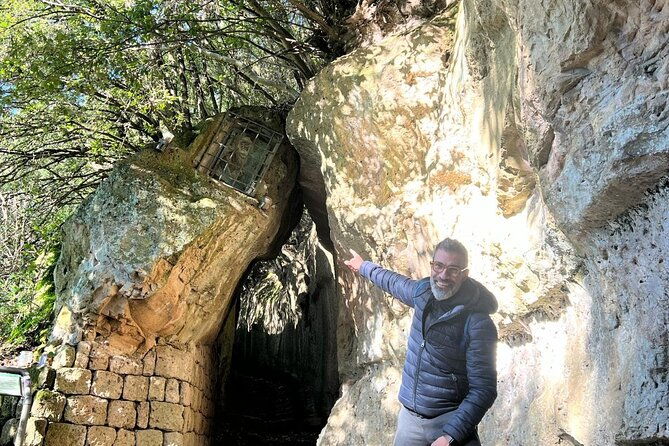 pitigliano-in-the-footstep-of-the-etruscan-hike-and-wine-tasting