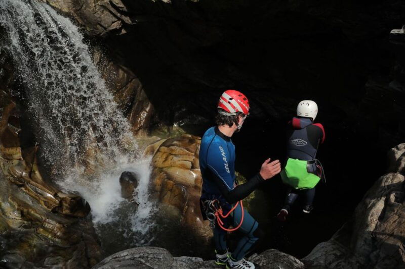 pitlochry-advanced-canyoning-in-the-upper-falls-of-bruar
