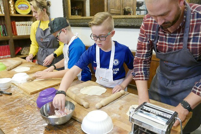 pizza-gelato-family-cooking-class-in-florence-eating-europe