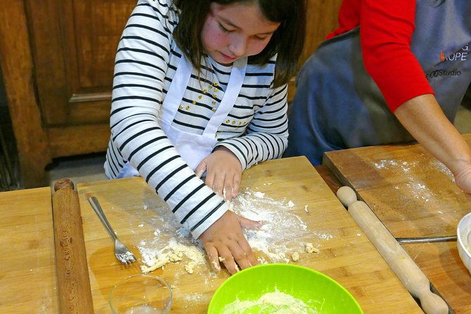 pizza-gelato-family-cooking-class-in-florence-eating-europe