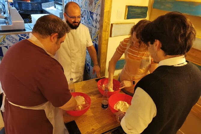 pizza-making-class-with-local-top-rated-chef-with-drink-in-naples