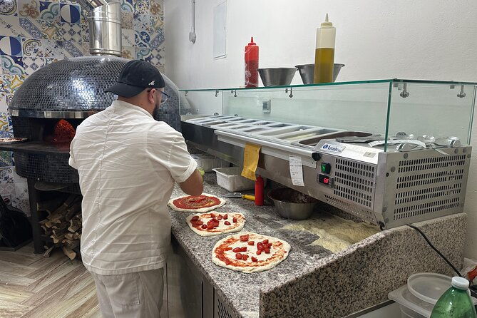 pizza-making-class-with-local-top-rated-chef-with-drink-in-naples