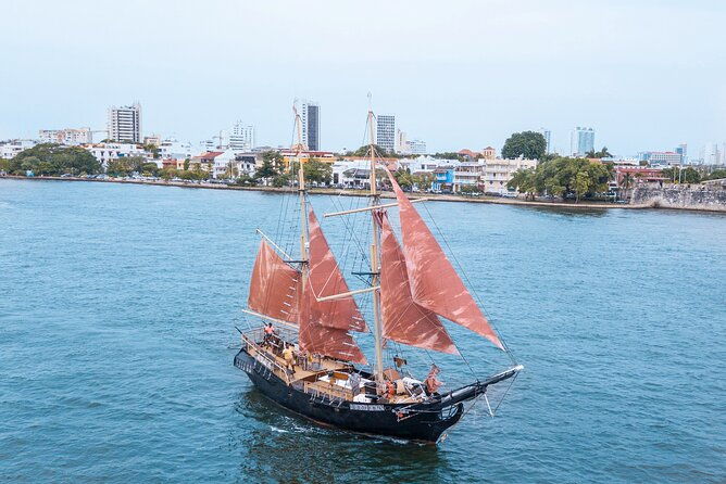 playa-blanca-in-baru-island-colombia-pirate-adventuredrinks