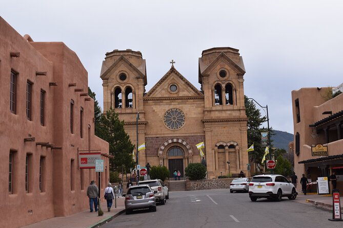 plaza-sip-savor-history-walking-tour-in-santa-fe