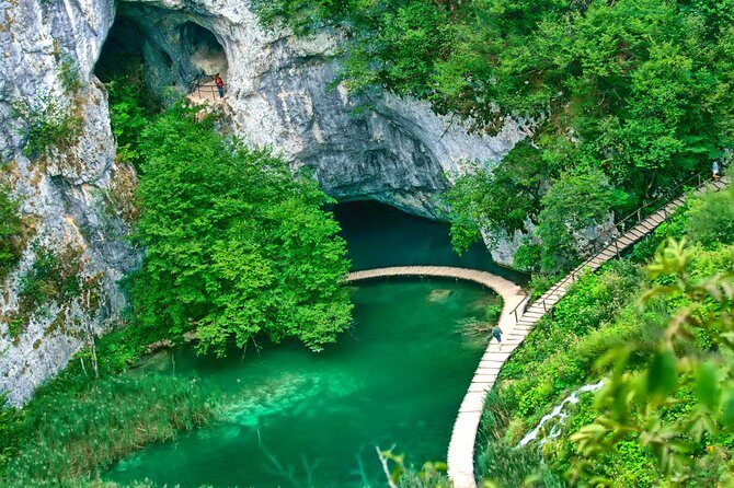 Plitvice Lakes Guided tour with Entrance ticket included - FAQ