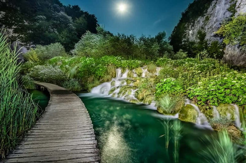 Plitvice Lakes: Guided Walking Tour with Train and Boat Ride - Exploring the Plitvice Lakes Guided Tour in Detail