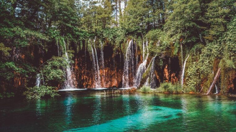 plitvice-lakes-national-park-private-tour-from-zadar