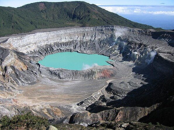 poas-volcano-national-park-half-day-tour-from-san-jose