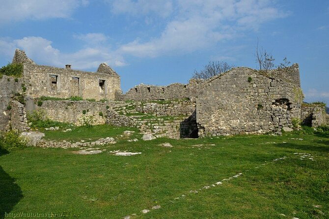 podgorica-historic-safari-and-winery-tour-skadar-lake-and-river-crnojevica