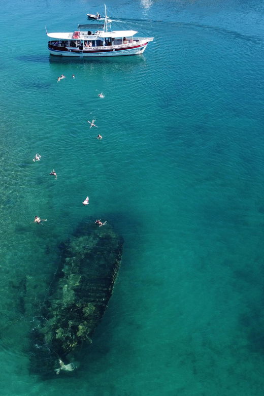 podstrana-full-day-boat-trip-to-brac-and-shipwreck-kontesa
