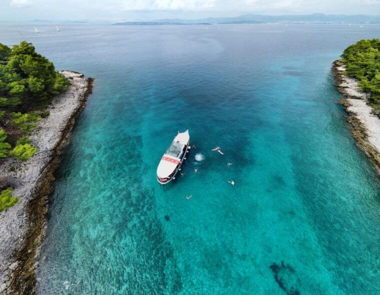 podstrana-full-day-boat-trip-to-brac-and-shipwreck-kontesa