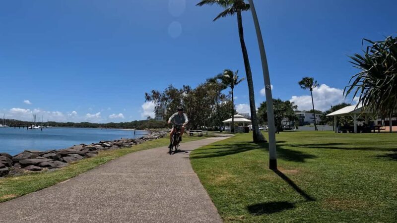 Point Cartwright 3hr e-Bike Tour - The Coastal Pathway and Point Cartwright Lighthouse  