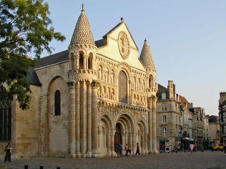 poitiers-eleanor-of-aquitaine-walking-tour