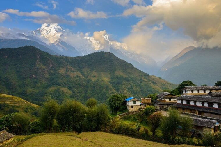 pokhara-3-day-ghandruk-village-guided-trek-lap-on-mountain