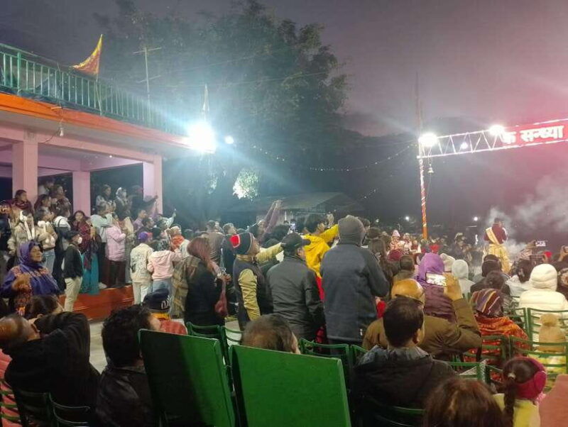 pokhara-aarati-ceremony-at-phewa-lake-with-barahi-temple