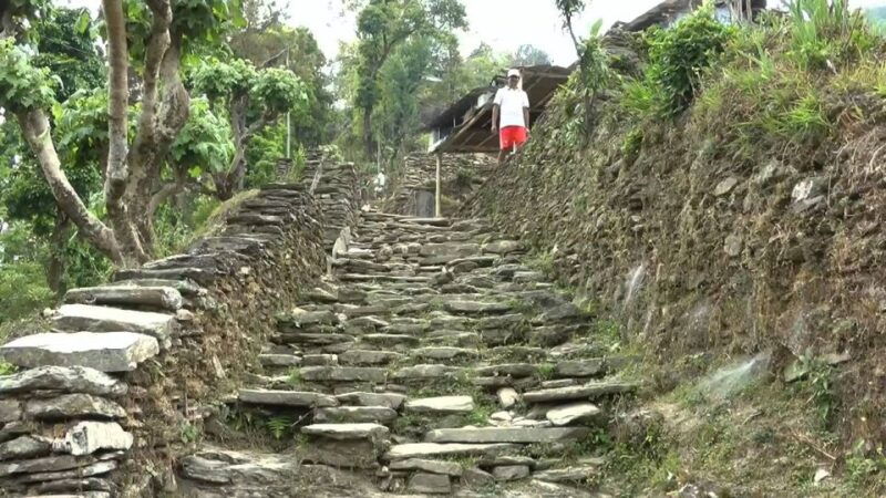 pokhara-day-hike-at-annapurna-mountain-foothills