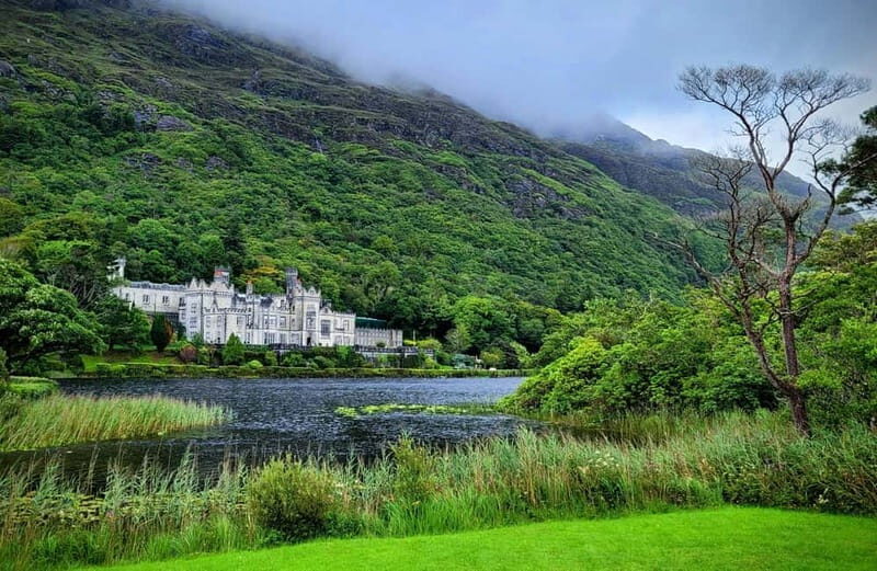 Pollacappul: Best of Connemara Kylemore Abbey & Gardens Tour - Exploring the Kylemore Abbey and Gardens