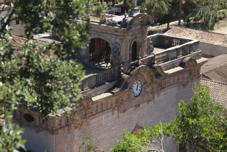 pollensa-market-and-lluc-monastery