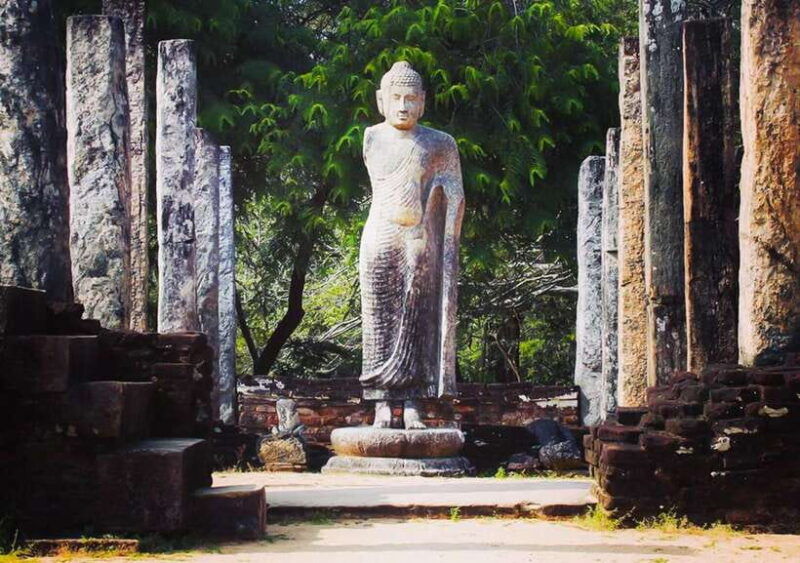 polonnaruwa-all-inclusive-ancient-city-guided-cycling-tour