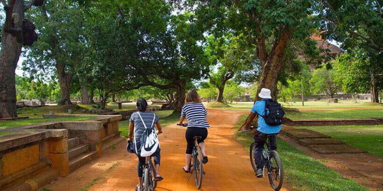 polonnaruwa-all-inclusive-ancient-city-guided-cycling-tour