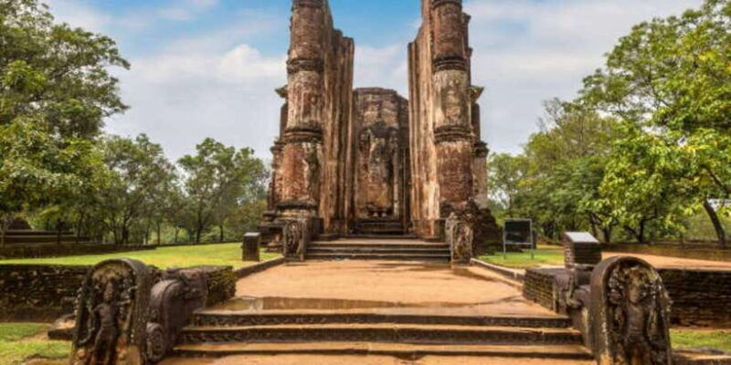 polonnaruwa-ancient-city-tour-with-minneriya-elephant-safari
