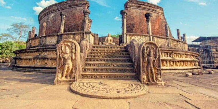 polonnaruwa-ancient-city-tour-with-minneriya-elephant-safari