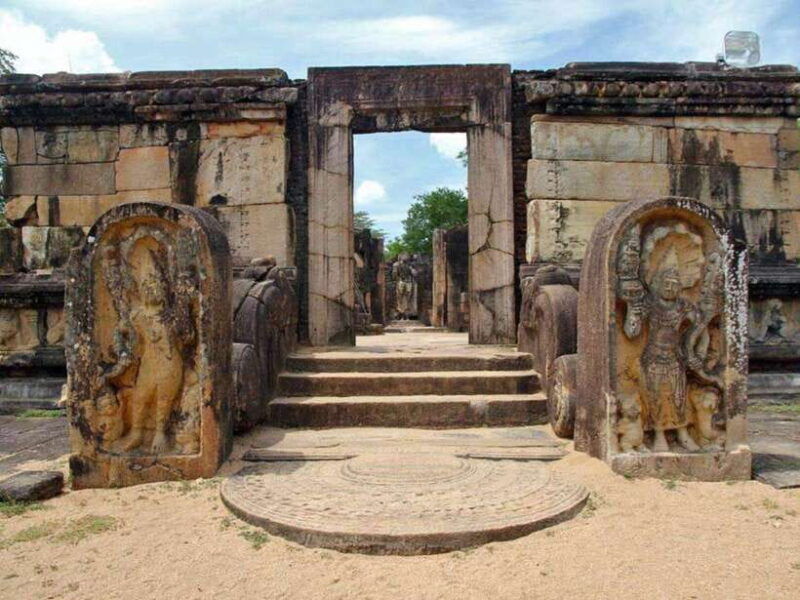 polonnaruwa-private-guided-cycling-tour