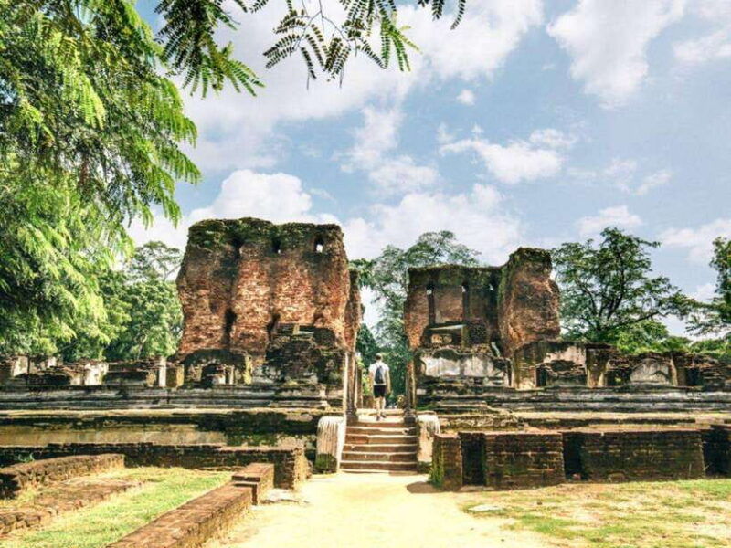 polonnaruwa-private-guided-cycling-tour