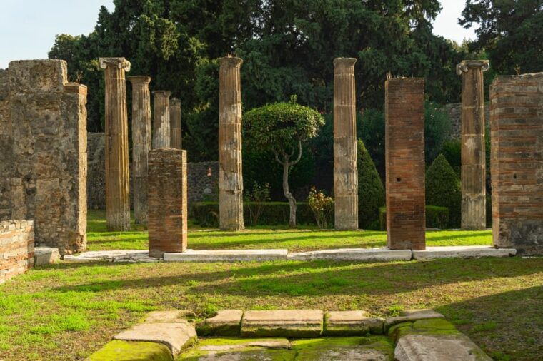 pompei-tour-ruins-skip-the-line-and-naples-historical-center