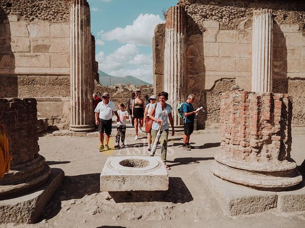 pompeii-and-herculaneum-private-walking-tour-with-an-archaeologist