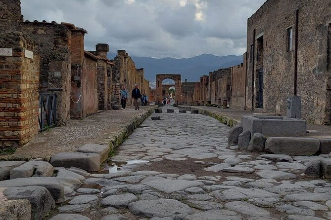 pompeii-and-herculaneum-with-wine-tour