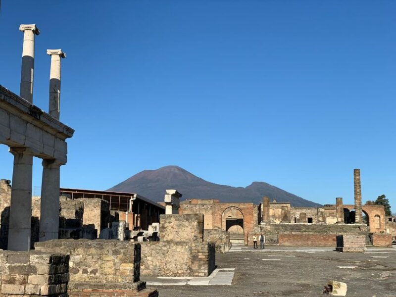 pompeii-archaeological-site-entry-and-guided-tour