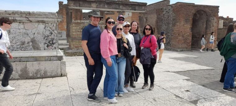 pompeii-archaeological-site-entry-and-guided-tour