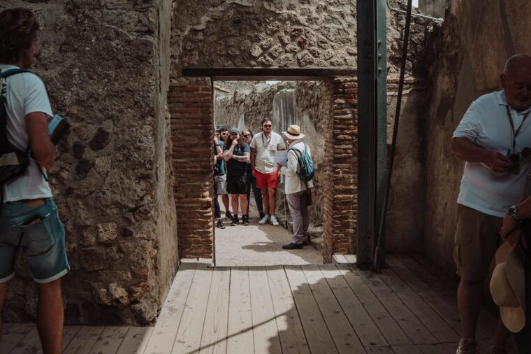 pompeii-entry-ticket-and-guided-tour-with-an-archaeologist