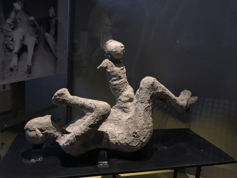 pompeii-exclusive-tour-with-archaeologist-and-entry-tickets