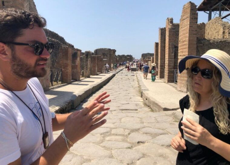pompeii-exclusive-tour-with-archaeologist-and-entry-tickets