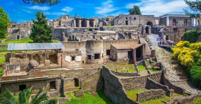 pompeii-fast-tour-visit-of-pompeii-ruins-with-a-guide