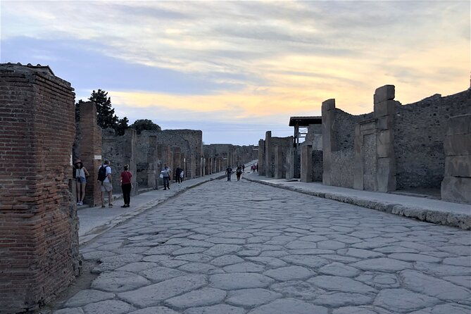 pompeii-from-the-afternoon-to-the-sunset