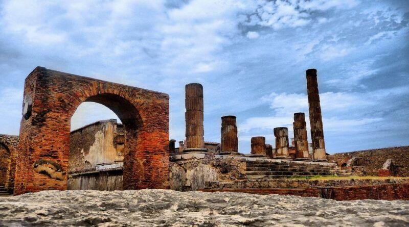 pompeii-group-tour-with-an-archeologist-guide