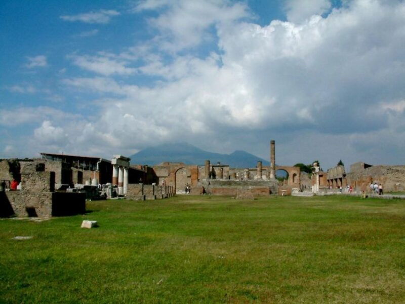 pompeii-group-tour-with-guide