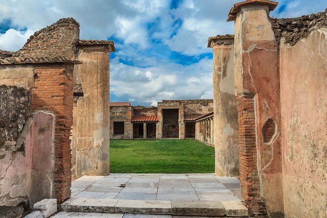 pompeii-guided-group-tour-from-rome